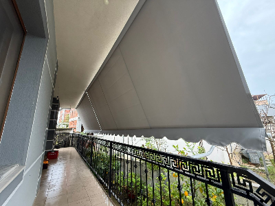 Tende dielli me porosi vendosur ne ballkon vile Tende dielli me porosi vendosur ne ballkon vile